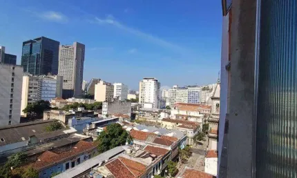 Apartamento sala quarto - reformado - vista panorâmica - indevassável - banheira com hidromassagem - r$320.000,00 -centro - rio de janeiro/rj