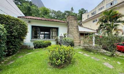 Vende-se casa linnear 3qtos 156² area construida e terreno de 12 por 50 = 600m²