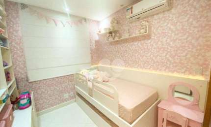 Condomínio Sublime Max - Cobertura Duplex reformada com 4 Quartos sendo 1 Suíte. Piscina e Churrasqueira. Recreio/RJ.