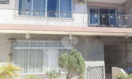 Casa duplex com terraço, piscina, 02 vagas, escritório, lavanderia e quintal