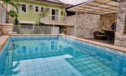 Casa 4 quartos com piscina em condomínio fechado à venda na Taquara, 331 m² por R$ 1.100.000