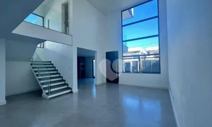 Casa com lazer privativo e RGI em condomínio Vargem Pequena