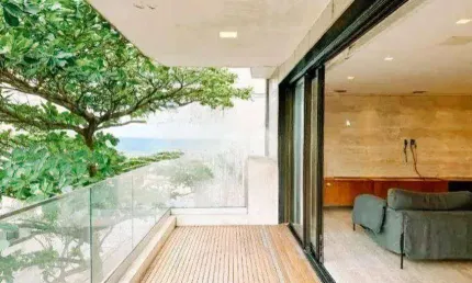 Apresento a você um incrível apartamento no coração do Leblon, a poucos passos da praia, localizado em um edifício exclusivo!