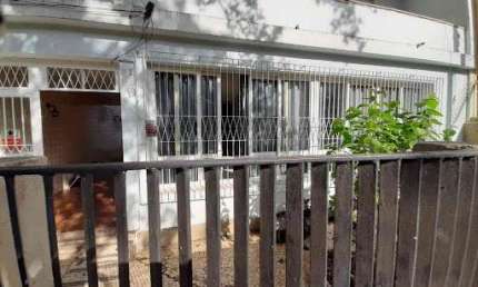 Excelente Casa Duplex com Edícula e Garagem para 5 Carros – Próximo ao Largo do Verdun
