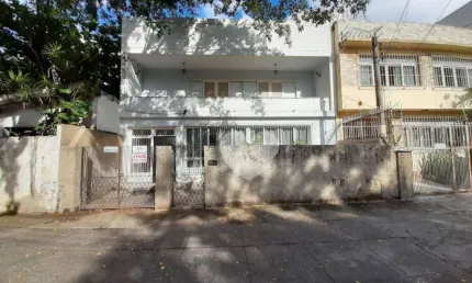 Excelente casa duplex com edícula e garagem para 5 carros – próximo ao largo do verdun