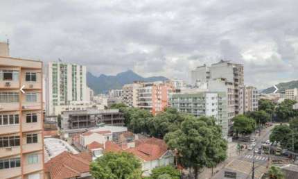 Lopes Enjoy vende apartamento na Tijuca, 2 quartos sendo 1 suite recentemente reformado 67m2.