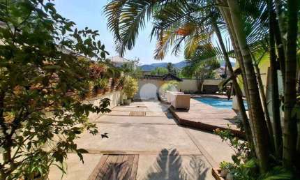 Linda casa 228 metros de área edificada  piscina, sauna