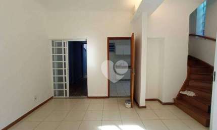 Casa com 4 quartos à venda, 1210 m² por R$ 1.085.000