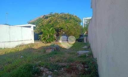 Vendo terreno no Condomínio Green Place no Recreio dos Bandeirantes, ótima localização.