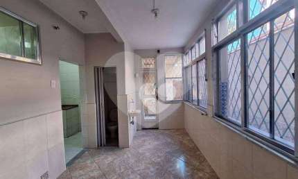 Apartamento tipo casa térreo  à venda dois quartos, dependência e vaga, R$600.000,00  Grajaú  Rio de Janeiro/RJ.