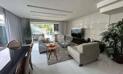 Maravilhosa casa com 4 suítes com lazer privativo em condomínio clube.