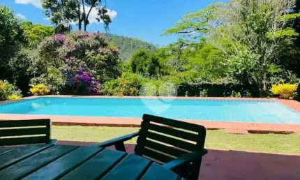 Casa com 4 quartos à venda, 300 m² por R$ 1.500.000 - Itaipava - Petrópolis/RJ