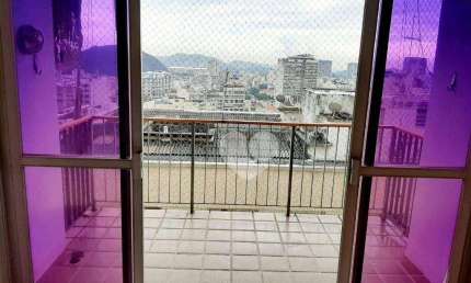 Apartamento a venda na Tijuca, 03 quartos, 01 suite, varanda, área de serviço, 02 vagas de garagem.