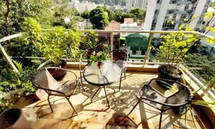 Apartamento a venda no Grajaú, colado a Praça Edmundo Rêgo, 04 quartos, 150 metros, 01 suite, área de serviço, varanda, lavabo, 02 vagas.