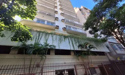 Tijuca, apt com varanda, sala 2qts com dep completas e vaga $530.000,00 tijuca - rj