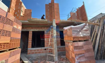 Sobrado à Venda no Vitória Regia – CIC, Curitiba/PR