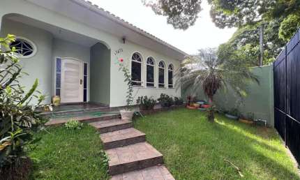Casa para Venda em Maringá, Zona 05, 3 dormitórios, 3 suítes, 4 banheiros, 6 vagas