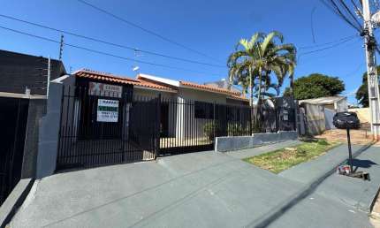 Casa para Venda em Maringá, Parque Residencial Tuiuti, 3 dormitórios, 1 suíte, 2 banheiros, 3 vagas