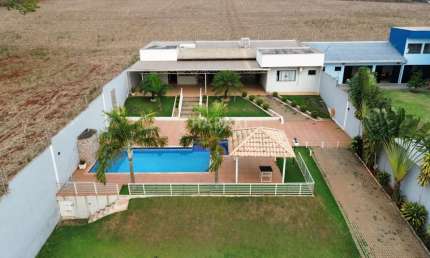 Chácara para Venda em Maringá, Parque Industrial 200, 1 dormitório, 1 suíte, 3 banheiros