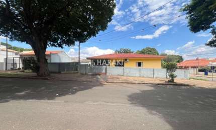 Casa para Venda em Maringá, Zona 02, 4 dormitórios, 1 suíte, 2 banheiros, 4 vagas