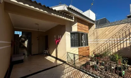 Casa para Venda em Maringá, Jardim Itália II, 3 dormitórios, 1 suíte, 2 banheiros, 2 vagas