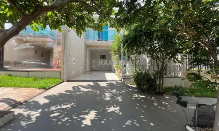 Sobrado para Venda em Maringá, Jardim Itália II, 3 dormitórios, 1 suíte, 3 banheiros, 2 vagas