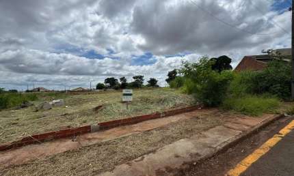 Terreno à venda na Rua Pioneiro José Zara, 578, Jardim Aurora, Maringá