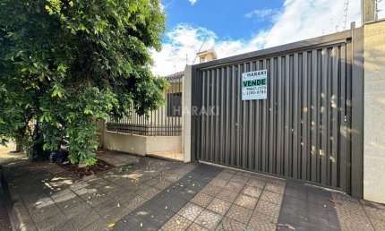 Casa para Venda em Maringá, Jardim Paris, 3 dormitórios, 1 suíte, 2 banheiros, 2 vagas