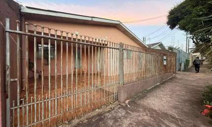 Casa para Venda em Maringá, Zona 05, 3 dormitórios, 2 banheiros, 1 vaga