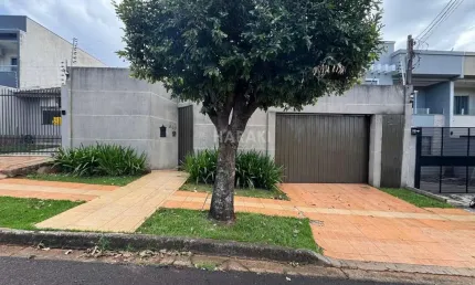 Sobrado para Venda em Maringá, Residencial Moreschi, 3 dormitórios, 2 suítes, 4 banheiros, 4 vagas