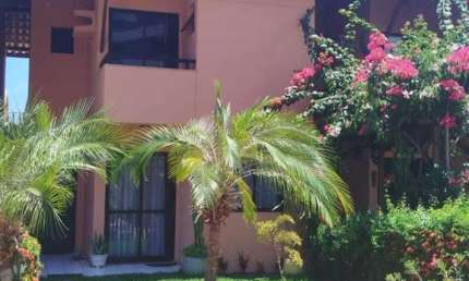 Casa super agradável no Miragem  -Condomínio com piscina e area gourmet