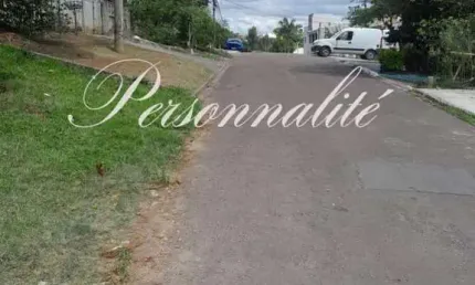 Terreno à venda na Rua Francisco Dzikowicz, 95, Pinheirinho, Curitiba