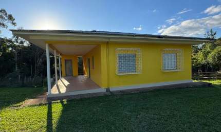 Sítio com uma linda casa em condomínio fechado, parada 111 da RS020