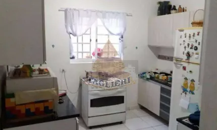 Pari dois sobrados c/ cada: 2 quartos, sala estar e jantar, cozinha, 2 b.