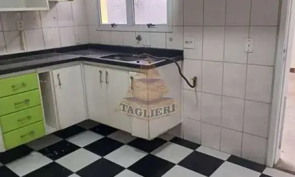 Sobrado á venda em condomínio com 02 dormitórios, 82 metros-Carrão