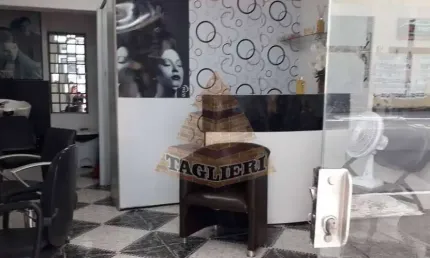 Vende-se imóvel com renda em excelente localização na penha