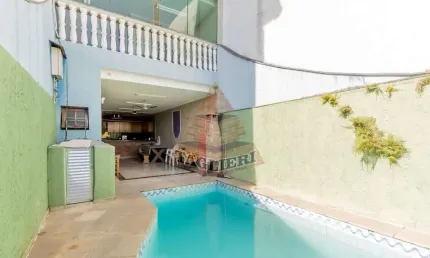 Vendo lindo sobrado c/ piscina, 4 quartos, 2 suítes, 8 vagas - Água Rasa