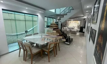 Vendo maravilhoso sobrado alto padrão medindo 233m2. 3 suítes 7 vagas salão