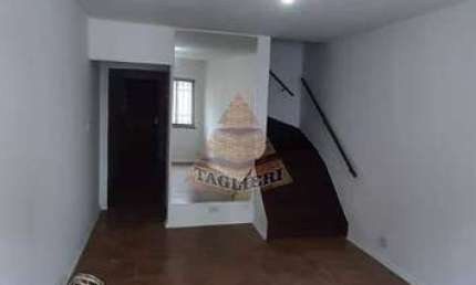Sobrado de vila com portão de segurança na frente - Tatuapé