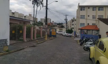 Apartamento com 2 quartos para alugar na Rua Ida Constantino Zuchinali, 120, Praia Comprida, São José por R$ 1.700