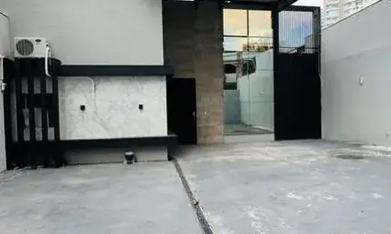 Predio Comercial atrás estacionamento shopping Goiabeiras