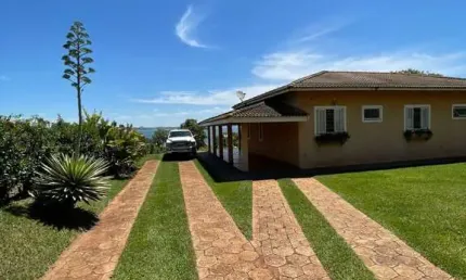 Casa à venda na Zona Rural, Arandu  por R$ 1.700.000
