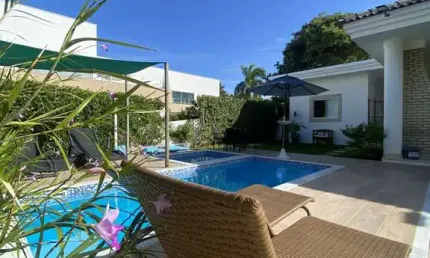 Casa em condomínio fechado com 5 quartos para alugar no Abrantes, Camaçari , 240 m2 por R$ 12.000