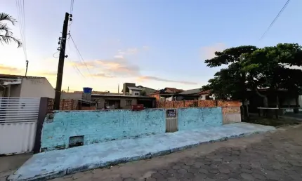 Casa com 2 quartos à venda na Cabeçuda, Laguna  por R$ 145.000