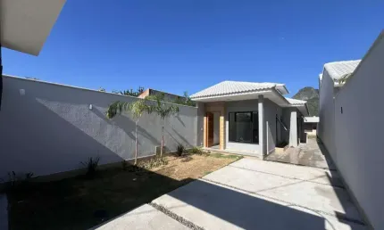Casa com 2 quartos à venda na Rua Nossa Senhora do Carmo, 2, Itaipuaçú, Maricá, 79 m2 por R$ 540.000