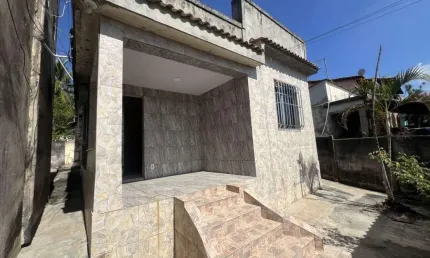 Casa com 3 quartos à venda na Rua Petrópolis, 459, Trindade, São Gonçalo, 210 m2 por R$ 350.000