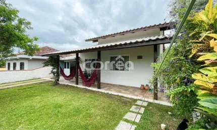 Casa com 3 quartos à venda na Avenida Joinville, 330, Salinas, Balneário Barra do Sul, 160 m2 por R$ 550.000