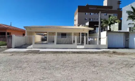 Casa com 3 quartos à venda no Mar Grosso, Laguna , 215 m2 por R$ 630.000