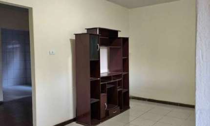 Casa com 3 quartos à venda na Vila Dirce, Carapicuíba  por R$ 280.000