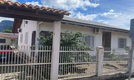Casa com 3 quartos à venda no Centro, Rodeio , 180 m2 por R$ 890.000